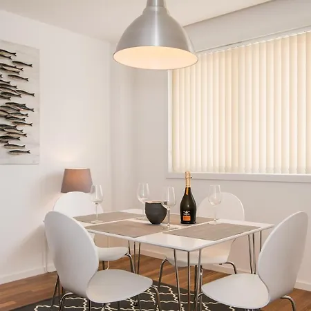 Apartamento Two Bedroom Stylish Apartment. *