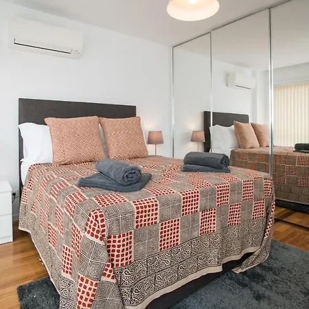 Apartamento Two Bedroom Stylish Apartment. *