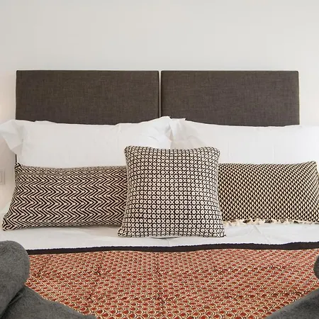 Two Bedroom Stylish Apartment. * 塔维拉
