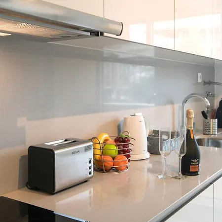 公寓 Two Bedroom Stylish Apartment. *