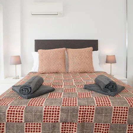 Two Bedroom Stylish Apartment. 塔维拉