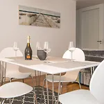 Two Bedroom Stylish Apartment. Apartmán *