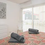 Two Bedroom Stylish Apartment. דירה *