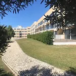 Two Bedroom Stylish Apartment. * טאווירה