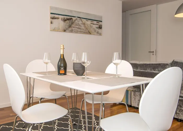 Two Bedroom Stylish Apartment. Appartement *